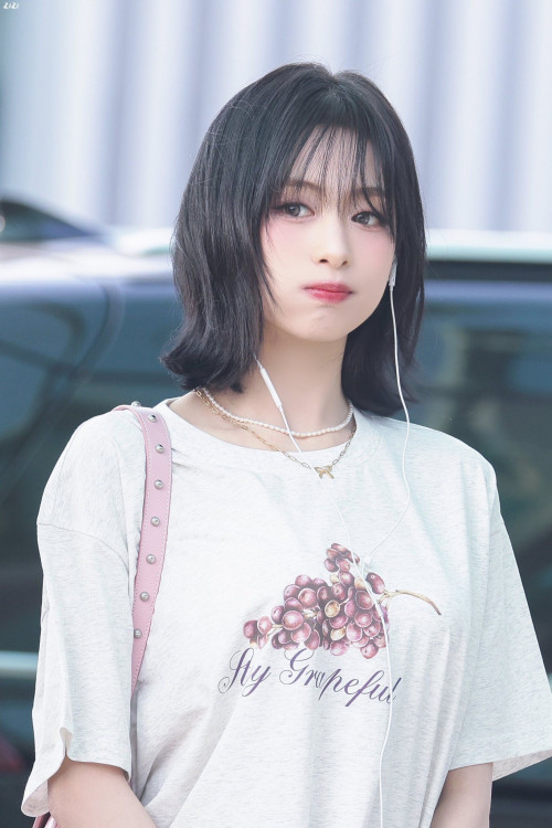 Em gái BlackPink đổ bộ sân bay Tân Sơn Nhất đêm khuya- Ảnh 6.
