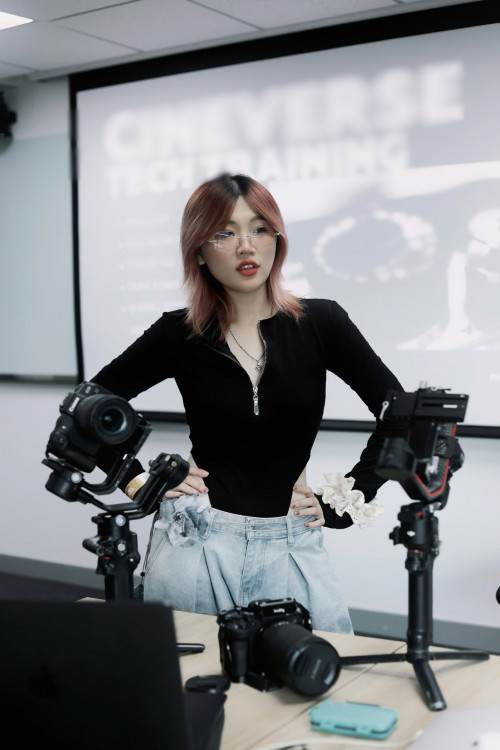Chụp ảnh cá nhân cho học sinh