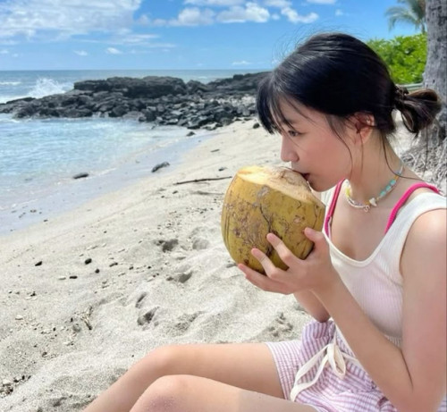 Nước dừa cung cấp nhiều lợi ích cho sức khỏe và sắc đẹp.