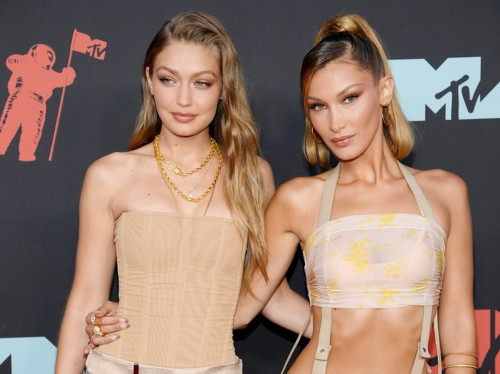 Gigi và Bella Hadid