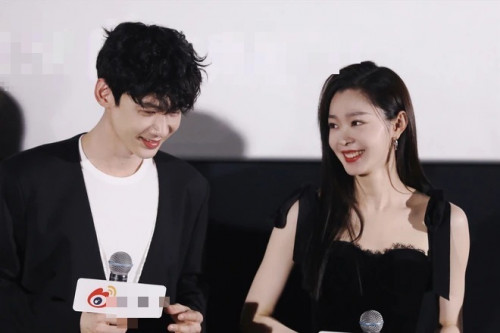 Cặp chịch em showbiz yêu lên lút đã 