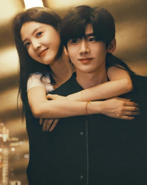 Cặp chịch em showbiz yêu lên lút đã 