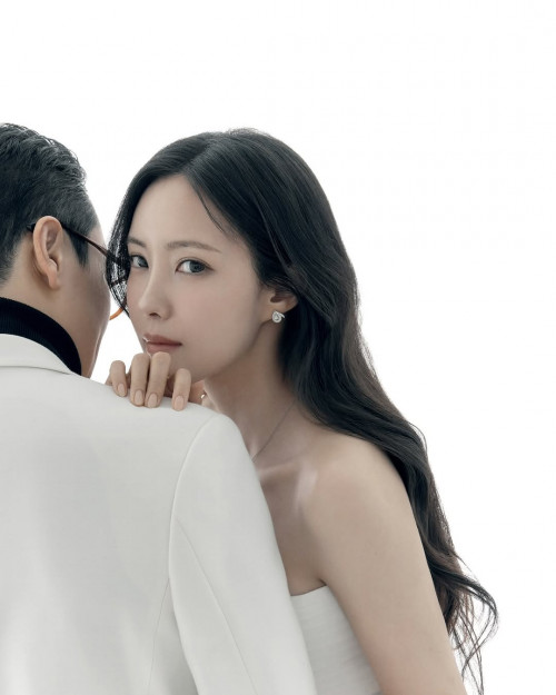 Hyomin (T-ara) sống riêng dù đã kết hôn