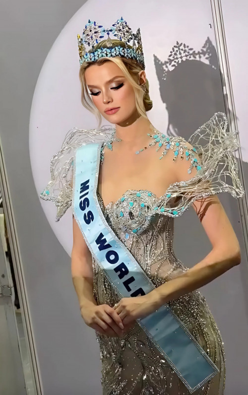 Nữ hoàng Elsa trên sân khấu Miss World