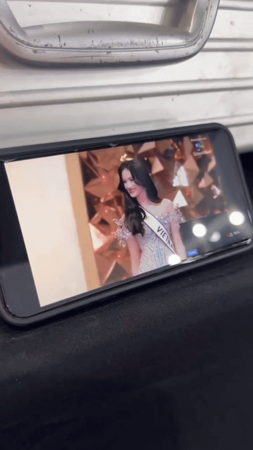 Nữ hoàng Elsa trên sân khấu Miss World