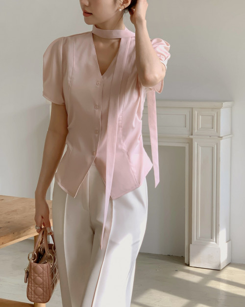Áo blouse sáng màu