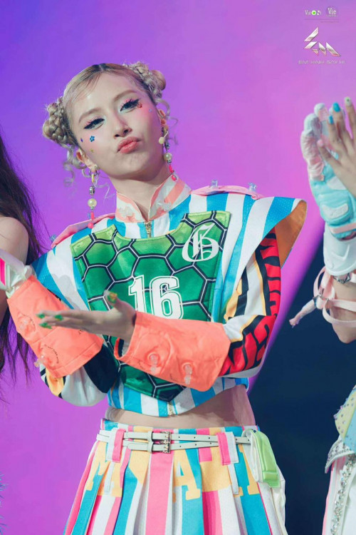 Quỳnh Anh Shyn trong tập 1 Em Xinh Say Hi