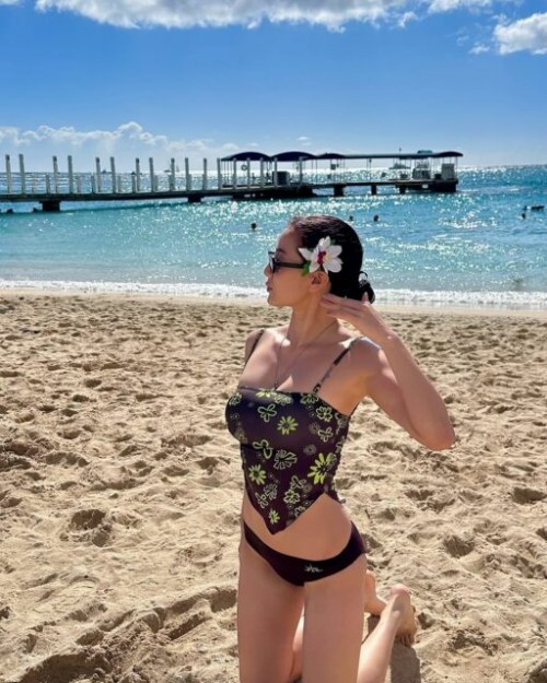 Jihyo trong bikini