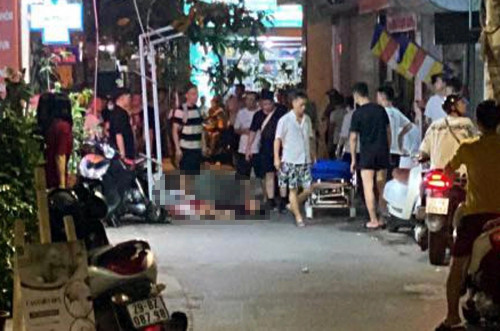Nam thanh niên rơi từ tầng 4 xuống đất