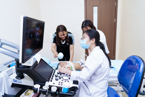 Cuộc hội ngộ đầy cảm xúc của những gia đình hiếm muộn điều trị thành công- Ảnh 2.