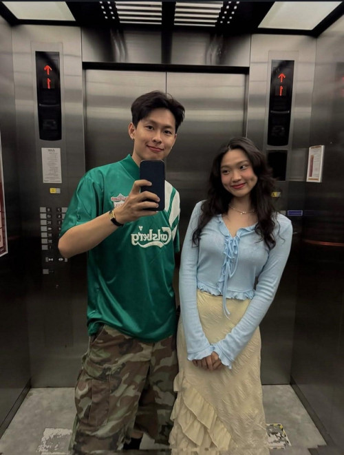 Cặp đôi rapper và bạn gái trong khoảnh khắc thân mật.