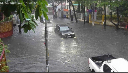 Việc di chuyển của người dân gặp nhiều khó khăn