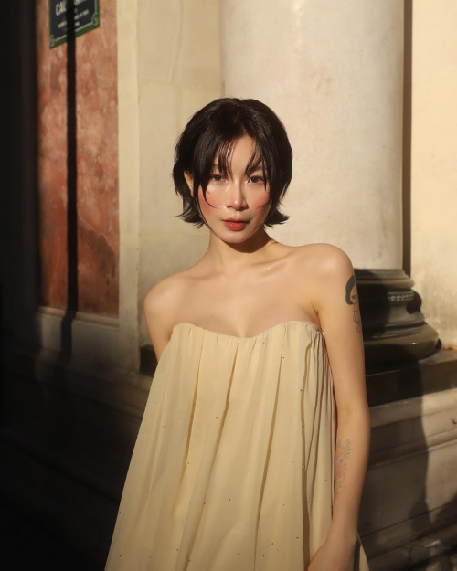 Thạch Trang giải thích về thiết kế.
