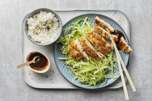 Bắp cải được dùng trong món tonkatsu.