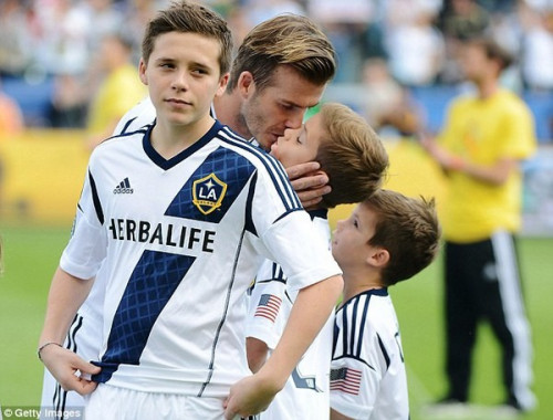 “Cậu cả nghiện vợ” nhà Beckham: Quý tử được nuông chiều, bất tài hẹn hò, 5 năm thay 20 bạn gái và 