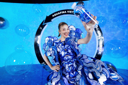Thanh Hằng và Aquafina