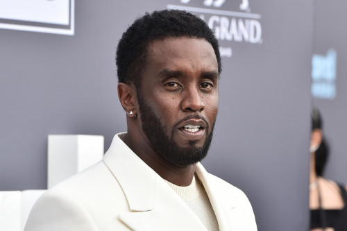 Diddy bị tố bạo hành kinh hoàng 1 cô gái