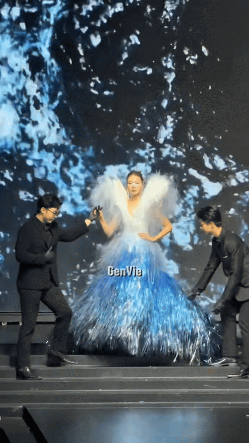 Thanh Hằng trong show diễn