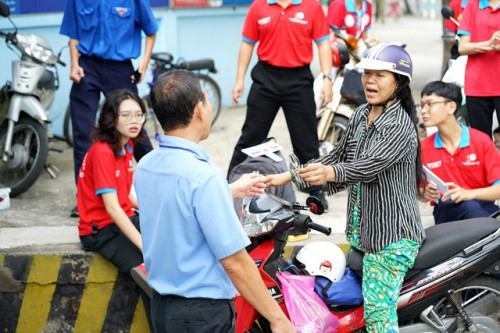 Cập nhật: Thí sinh quên kính