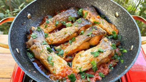 Cá chép nhiều protein hơn cá hồi.