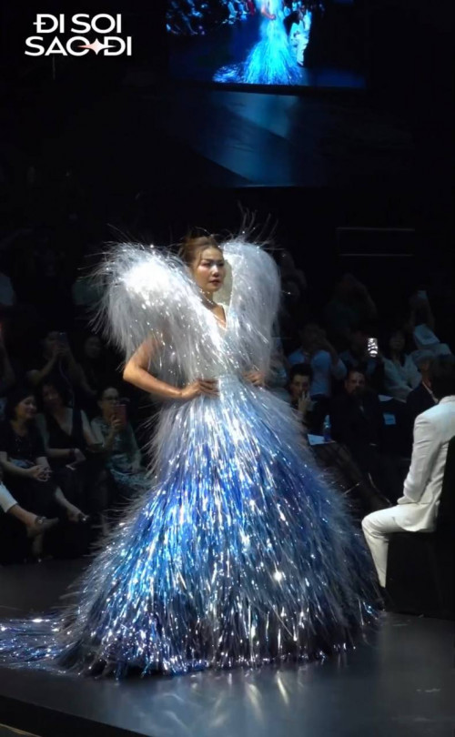 Thanh Hằng trong show diễn