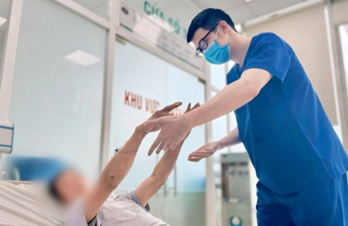 Nam giới xây nguy kịch vì sốc nhiệt giữa trời nắng gắt- Ảnh 1.