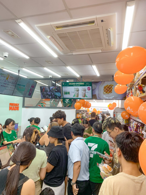 Khách hàng tại 7-Eleven