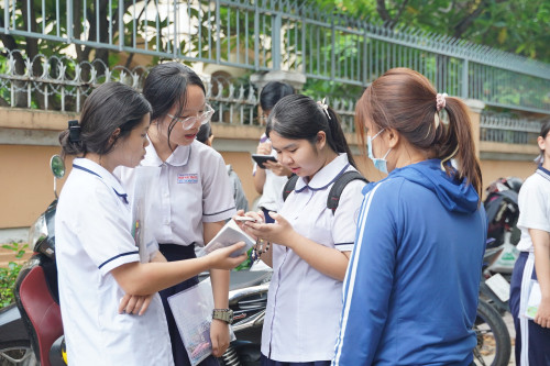 Thi vào lớp 10 TP.HCM: Năm ngoái đề Toán khó đến phát khóc, năm nay liệu có "dễ thở" hơn?
