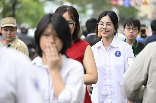 Đề Văn lớp 10 Hà Nội gây sốt: Ý nghĩa, đề viết, phụ huynh cũng muốn thử làm như có đang "làm khó" sự sáng tạo?- Ảnh 3.