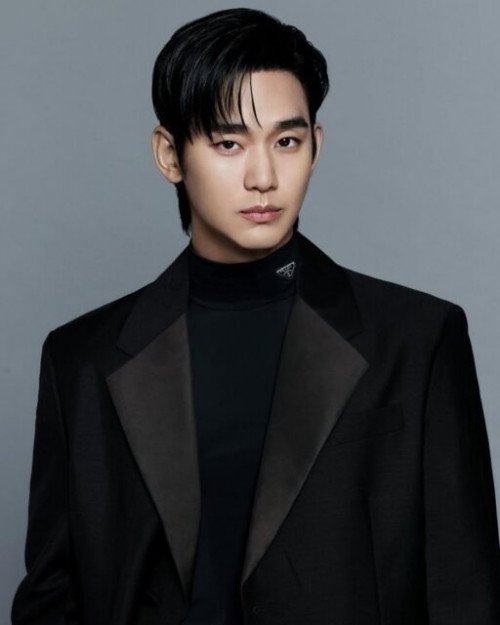 Kim Soo Hyun vẫn giữ vị trí cao trong bảng xếp hạng