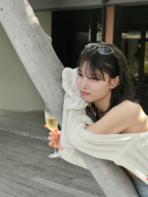 Kim Yoo Jung trong khung cảnh tuyệt đẹp