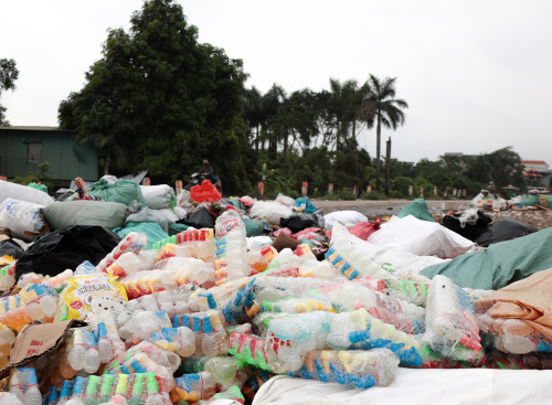 Rác thải tại bãi rác La Phù