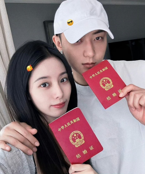 "Nàng thơ gen Z" ôm mặt khóc nghẹn, "chủ tịch showbiz" hối hận từ tát mặt mình, chuyện gì đang xảy ra?- Ảnh 7.