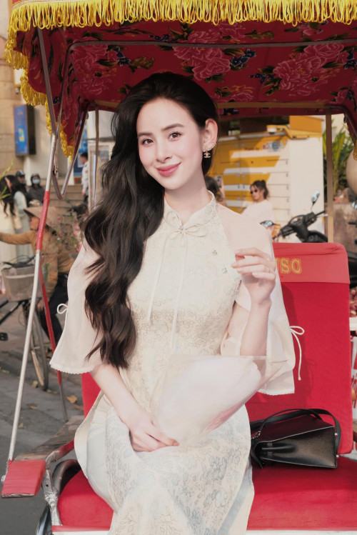 Hương Liên và gia đình.