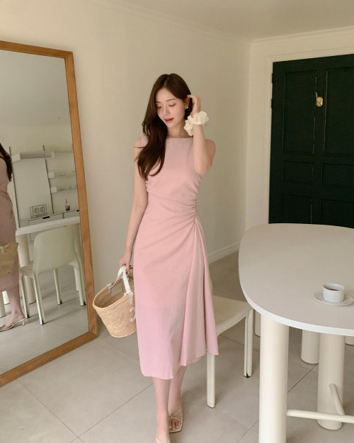 Váy liền sáng màu
