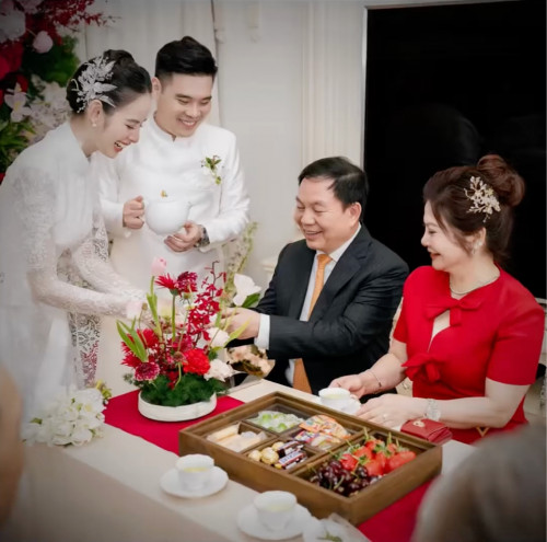 Hương Liên và chồng
