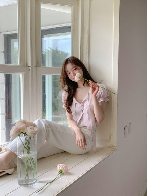 Áo blouse sáng màu