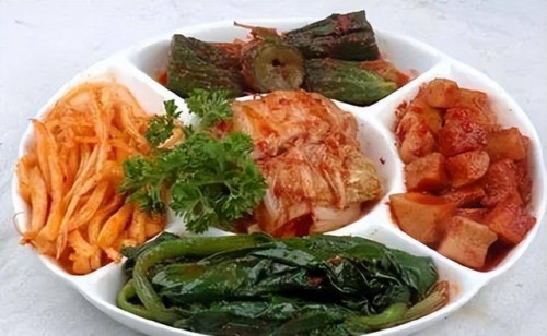 Tiểu Ly gặp vấn đề sức khỏe