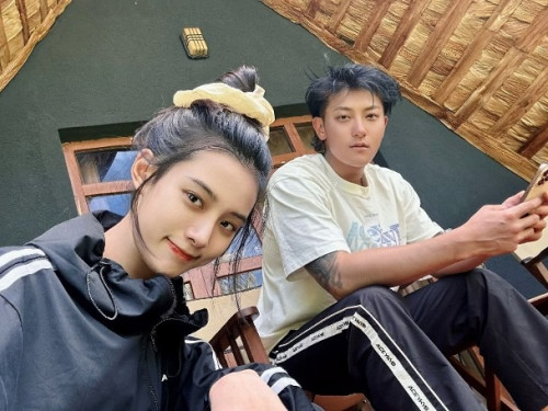 "Nàng thơ gen Z" ôm mặt khóc nghẹn, "chủ tịch showbiz" hối hận từ tát mặt mình, chuyện gì đang xảy ra?- Ảnh 5.