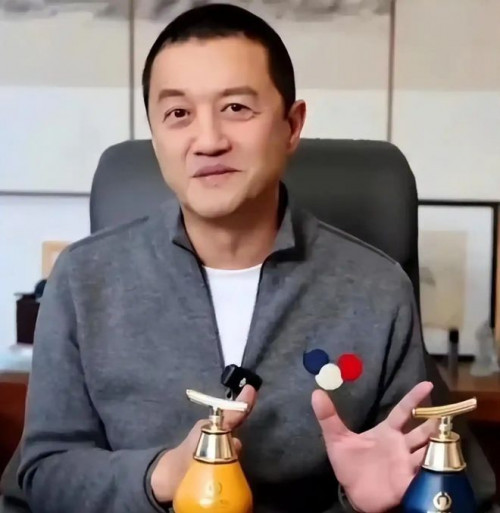 Lý Á Bằng gắn bó với gia đình hơn là trở lại showbiz.