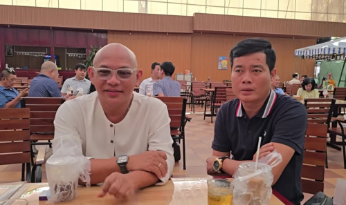 Hai ông trùm gặp nhau sau khi phá sản, Khương Dừa nói thân mật với Color Man- Ảnh 2.
