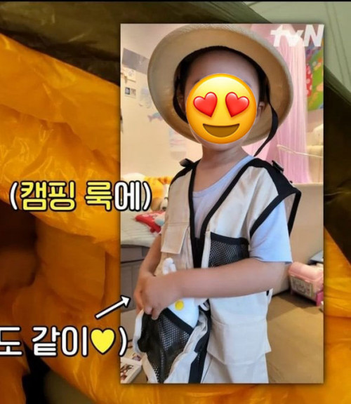 Han Ga In cắt tóc cho con trai 6 tuổi