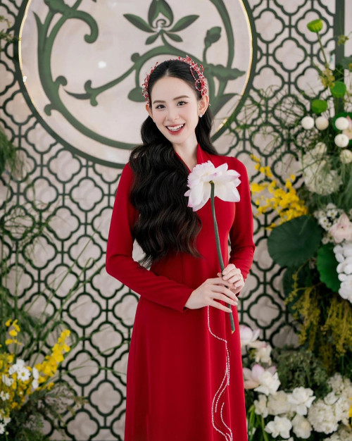 Mẫu nhân 2k2 vừa lấy chồng hào môn gây tranh cãi vì làm 1 việc chưa từng có trong tiên lệ Vbiz!