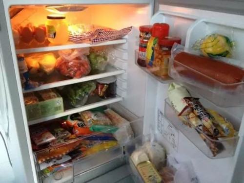 2 thực phẩm này để góc bếp còn tốt hơn đặt trên cửa tủ lạnh