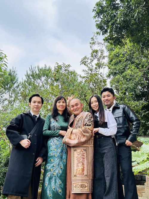 Xuân Hinh bên gia đình