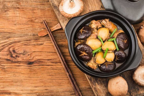 Canh hầm thuốc bắc