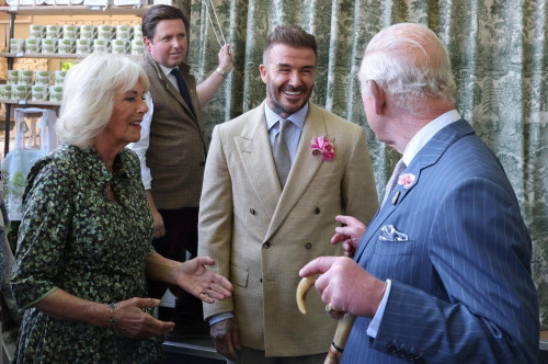 Vua Charles III phong tước hiệp sĩ cho Beckham