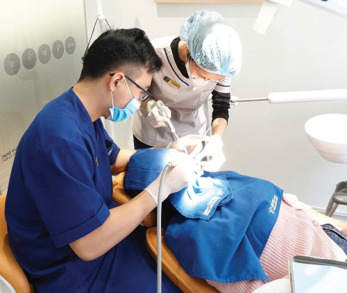 Niềng răng sau tuổi 30: Bác sĩ nói chuyện nhưng không hề muốn đẹp và khỏe - Ảnh 6.