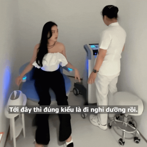 Vợ chồng Phương Oanh và Shark Bình chăm con sinh đôi cực khéo: Mỗi 1 tuổi đã cho học bơi, cuối tuần đều 