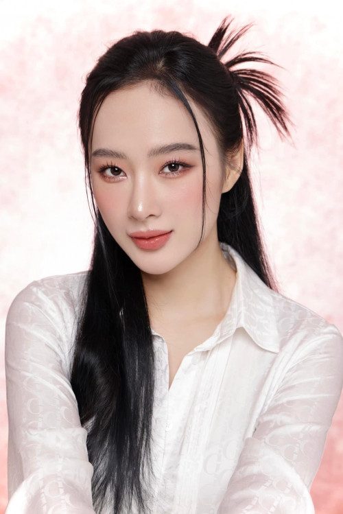 Angela Phương Trinh với phong cách mới